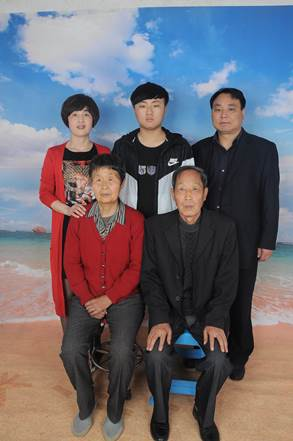 黄远兴：以孝传家 悉心照顾病重岳母二十多年