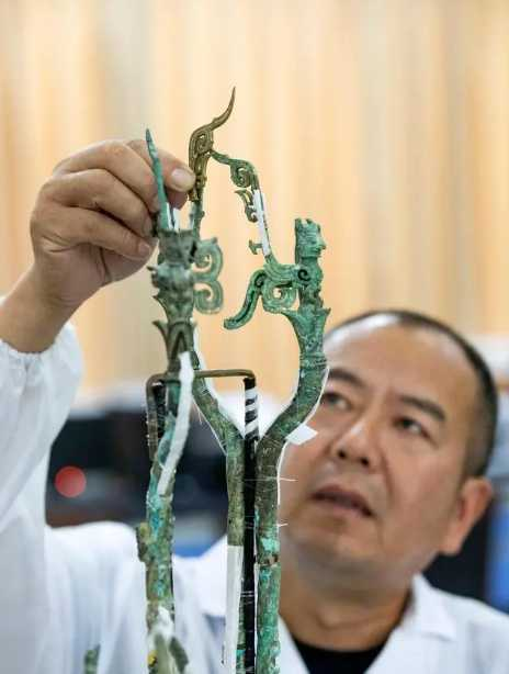 “大国工匠”郭汉中：用双手穿越时空，让文物“活”起来