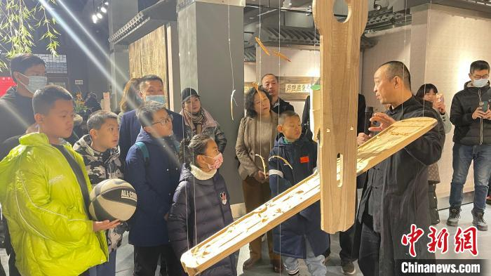 山西古法斫琴师:守艺数十载 传续千年好声音