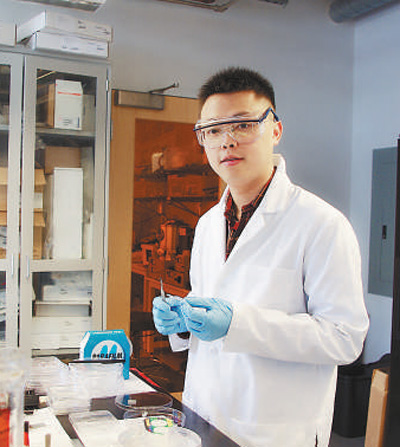 厦门大学教授侯旭专注研究液基材料系统在微观世界里建造“液体之门”